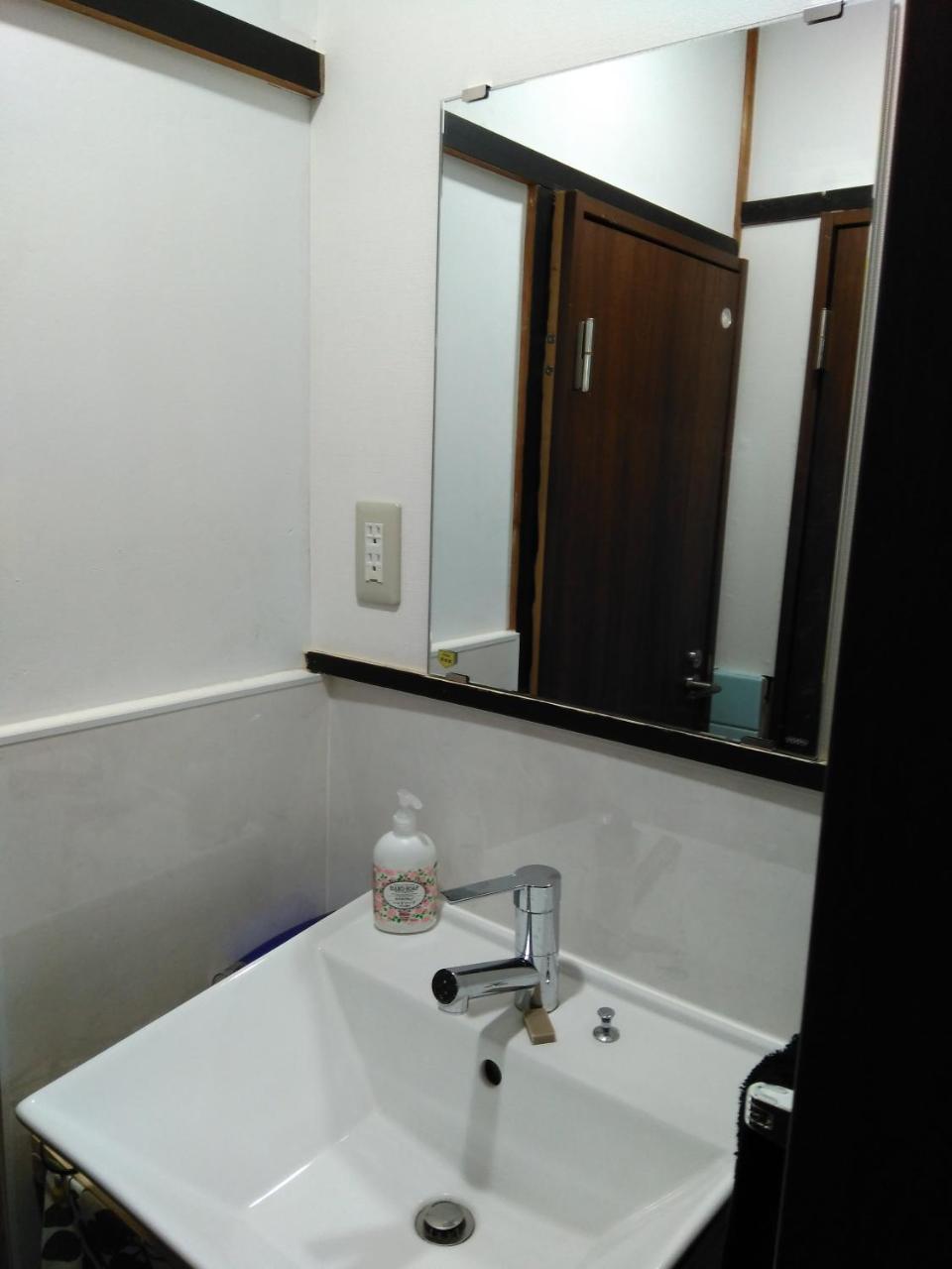 Готель Miroku Share House Mimiharacho Екстер'єр фото